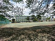 羽村市立松林小学校 徒歩8分　地域と連携した体験学習や、手厚い特別支援の体制が魅力です。