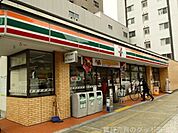 セブンイレブン京都烏丸高辻店 367m