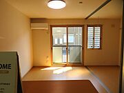 南向きリビングで日当たり良好です。
