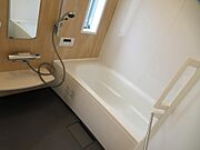 一軒家ならではの大きな一坪風呂。