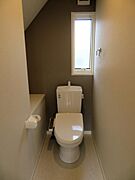 ウォシュレットトイレ付き。
