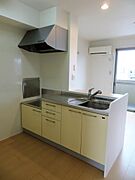 人気の対面式キッチンを搭載です。