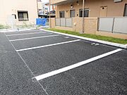 駐車場１台5,500円です。