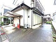 周辺は落ち着いた街並みで、子育て世帯にもおすすめの住環境。