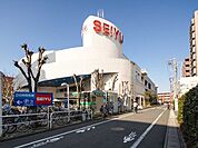 西友河辺店 徒歩7分。 530m