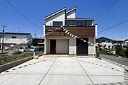 現地ご見学予約、資料請求などお気軽にお問い合わせください。