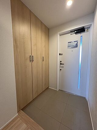 広々とした玄関...