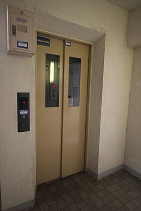 エレベーターは...