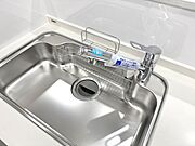 ■お手入れしやすいシステムキッチンで日々のお掃除の時間も短縮