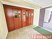 ■朝の出勤時間やお子様の登校時間が重なる時間帯でも安心のエレベーター2基設置でゆとりある暮らし