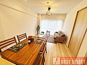 ■家族が集まるリビングは約13.7帖の寛げる空間。ご家族の笑顔で彩る大切な時間をお過ごし下さい