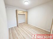 ■小さなお子様の遊ぶ空間にも。ライフスタイルに合わせて使い分けられるリビングに面した洋室