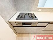 ■同時調理も可能な3口コンログリル付き。お料理のレパートリーも広がりそうですね