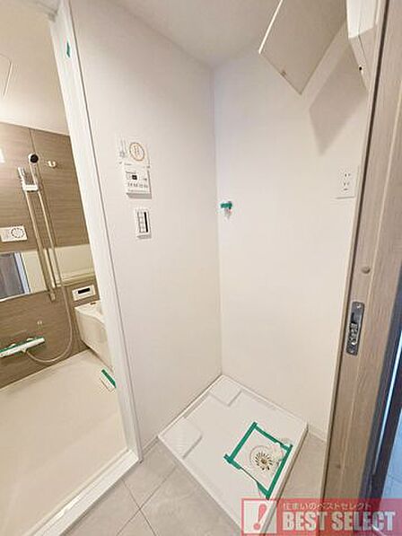 ■防水パン付きで安心して設置できる、清潔感のある「洗濯機置き場スペース」