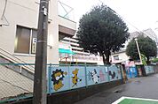 幼稚園、保育園「岸町保育園まで130m」