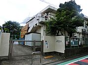 幼稚園、保育園「上馬保育園まで330m」