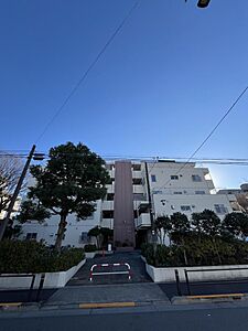 外観：緑豊かな閑静な住宅街