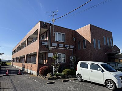 外観：総タイル貼・鉄骨造のアパートです