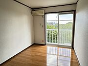 南東向きで陽当たりのよいお部屋/
