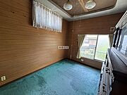 こちらは東側の6帖の洋室。