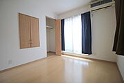 洋室5.4帖　バルコニーのあるお部屋です