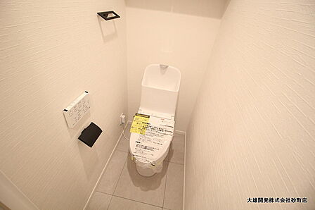 白を基調に清潔感のあるウォシュレットトイレです 2026年6月28日撮影
