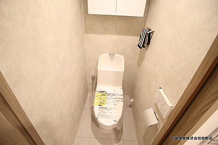 白を基調に清潔感のあるウォシュレットトイレです 2026年6月29日撮影