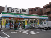 ファミリーマート 中小田井三丁目店 60m