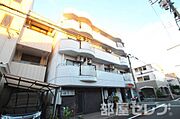 どっしりとした鉄筋コンクリートマンションです。