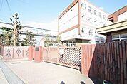 名古屋市立山田中学校 551m