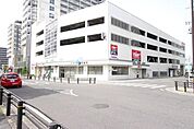 バロー岩倉店 241m