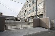 ローソン西区城西町店 193m