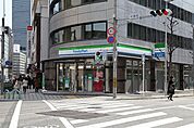 ファミリーマート牛島町店 116m
