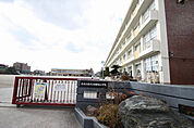 師勝西小学校 275m