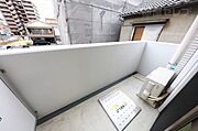 広く使える南向きのバルコニーです