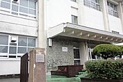 ファミリーマート瑠璃光町店 204m