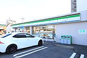 ファミリーマート鳥見町二丁目店 205m