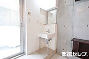 鏡も付いて朝の身支度もばっちり