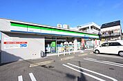 ファミリーマート児玉西店 256m