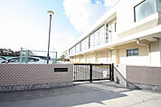五条小学校 1074m