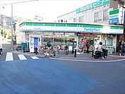 ファミリーマートひょうたん山北店まで徒歩3分