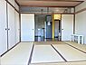 その他：和室8畳（バルコニー側より撮影）