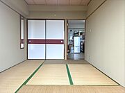 和室6畳（バルコニー側より撮影）
