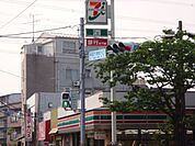 コンビニ「セブンイレブンまで650m」
