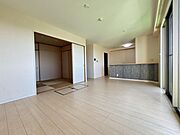 ハイサッシを採用し、採光がとれます。