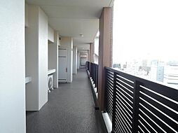 廊下部分は見晴らしがよく気持ちの良い風を感じます。