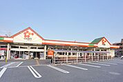スーパーオザム下里店 徒歩13分。スーパー 990m