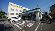 ファミリーマート練馬光ヶ丘店 380m