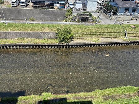 和室から見る「いたち川」