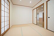 【　和室／約6帖　】